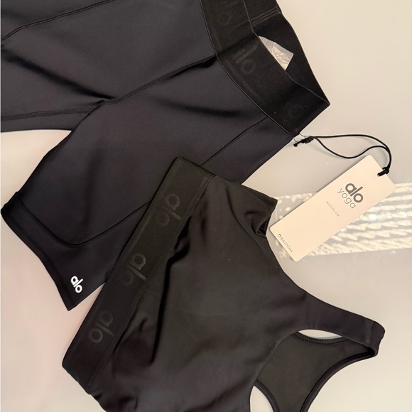 ALO Yoga Jet Black Activewear Set - Picture 3 of 8